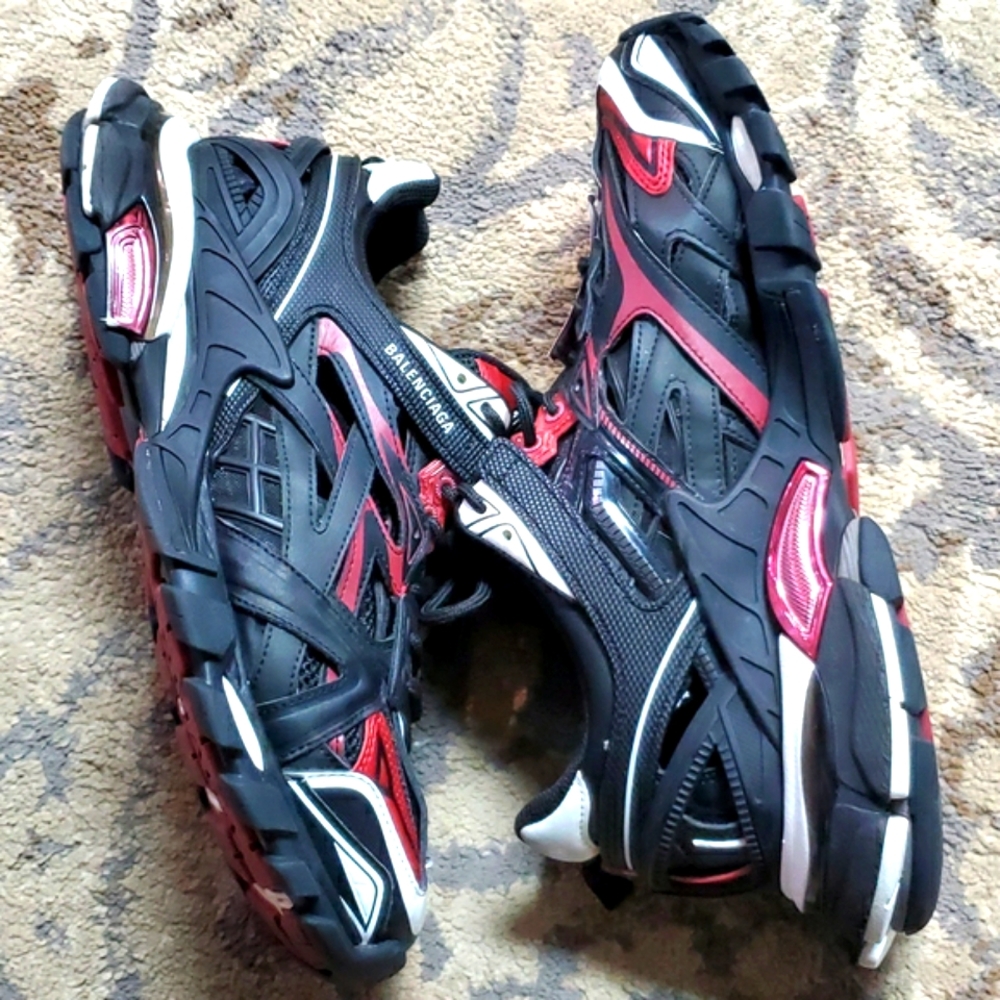 Balenciaga - Picture 2 of 9